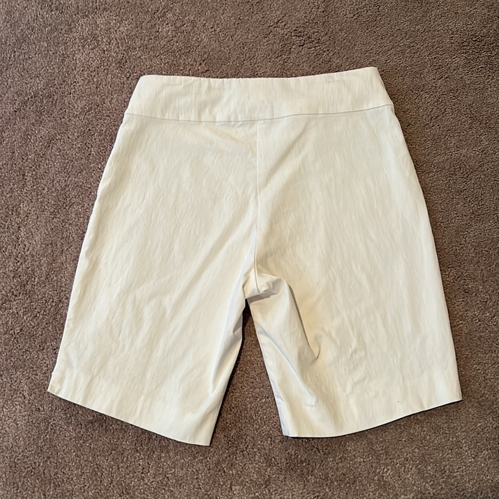 Krazy Larry White Pull-on Elastic Waist Bermuda Shorts - Picture 2 of 4